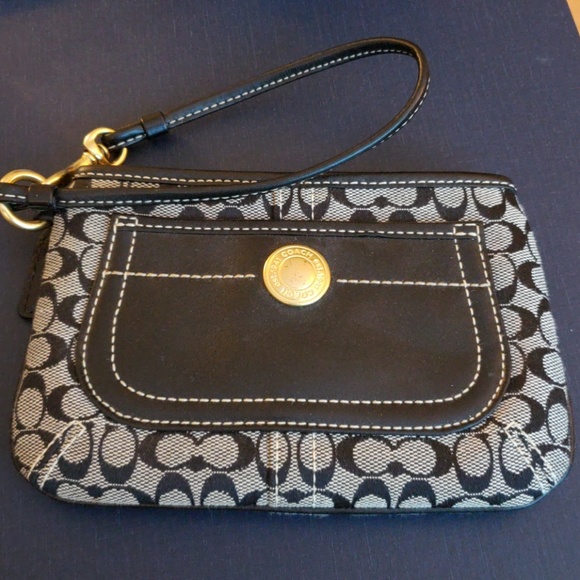 Coach Handbags - Coach Wristlet